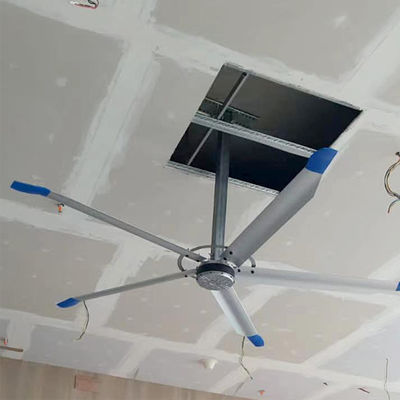 İyi bir fiyat. Gıda mağazaları ve üretim tesisleri için çok yönlü 2.4m 8FT fırçasız HVLS tavan fanı çevrimiçi